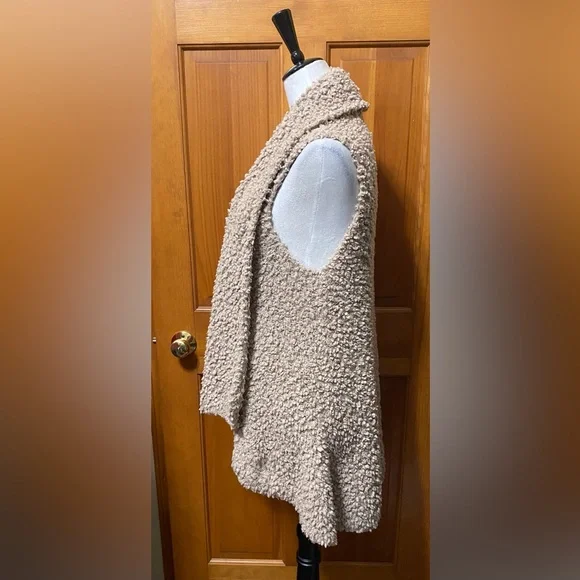 Maurices Teddy Wrap Vest - Picture 4 of 4